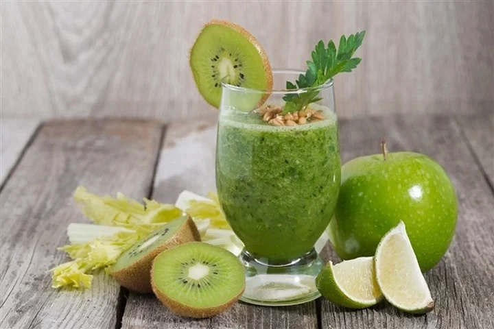 عصير الكيوي بالليمون والنعناع