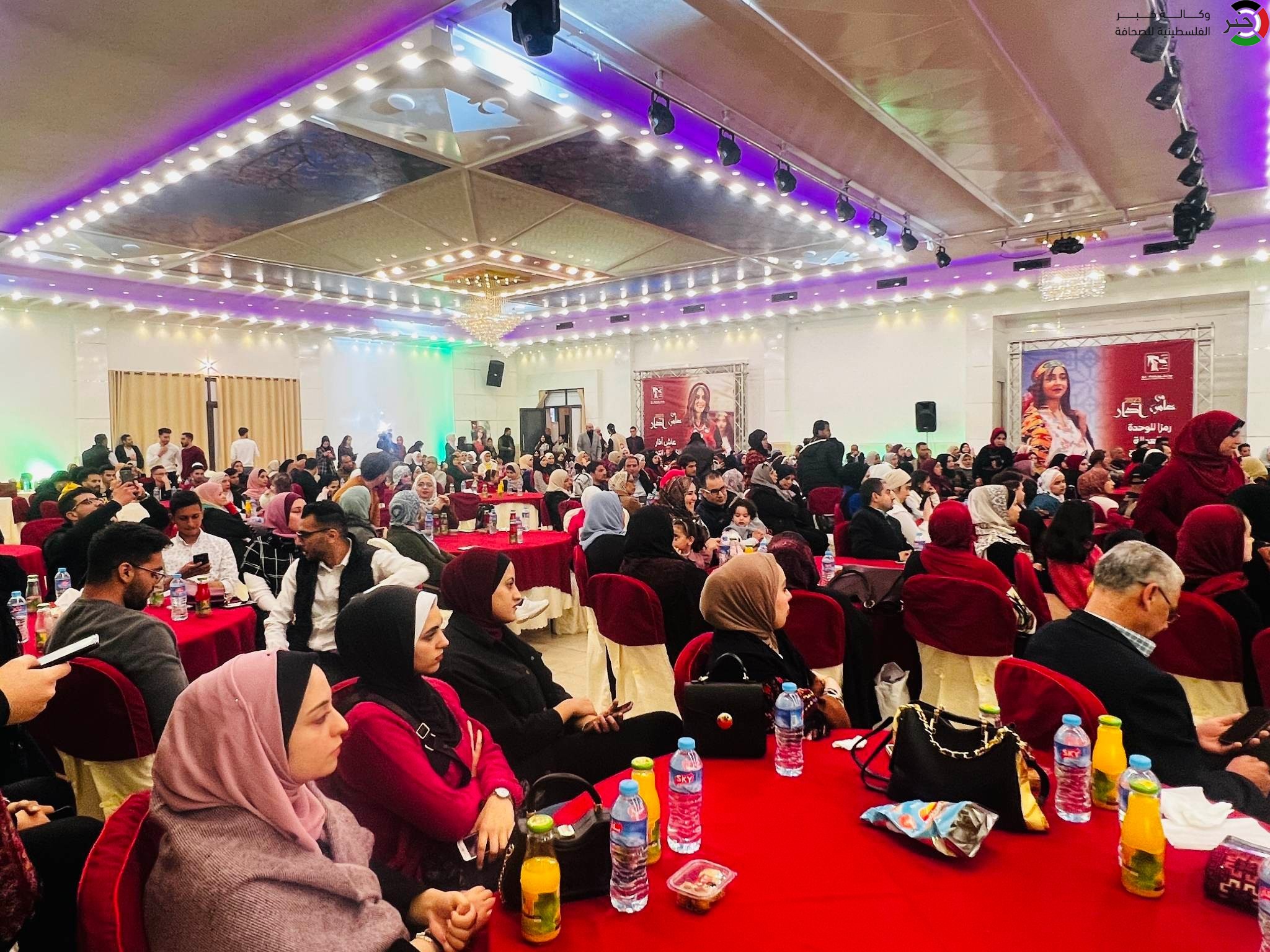 شاهد: تحت شعار "عاش الثامن من آذار".. مركز شؤون المرأة يعقد حفلاً بمشاركة نسائية واسعة