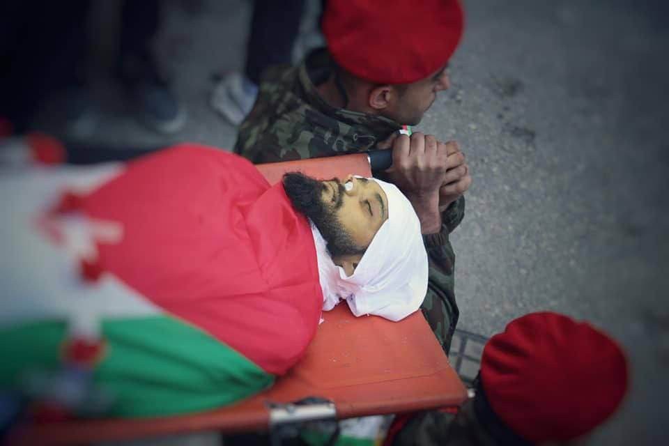جماهير غفيرة من أهالي نابلس يُشيعون جثمان الشهيد عمير لولح