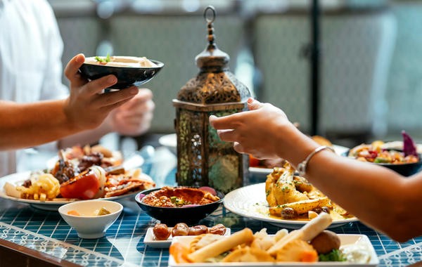 عادات غذائية خاطئة عليك التوقف عنها في رمضان