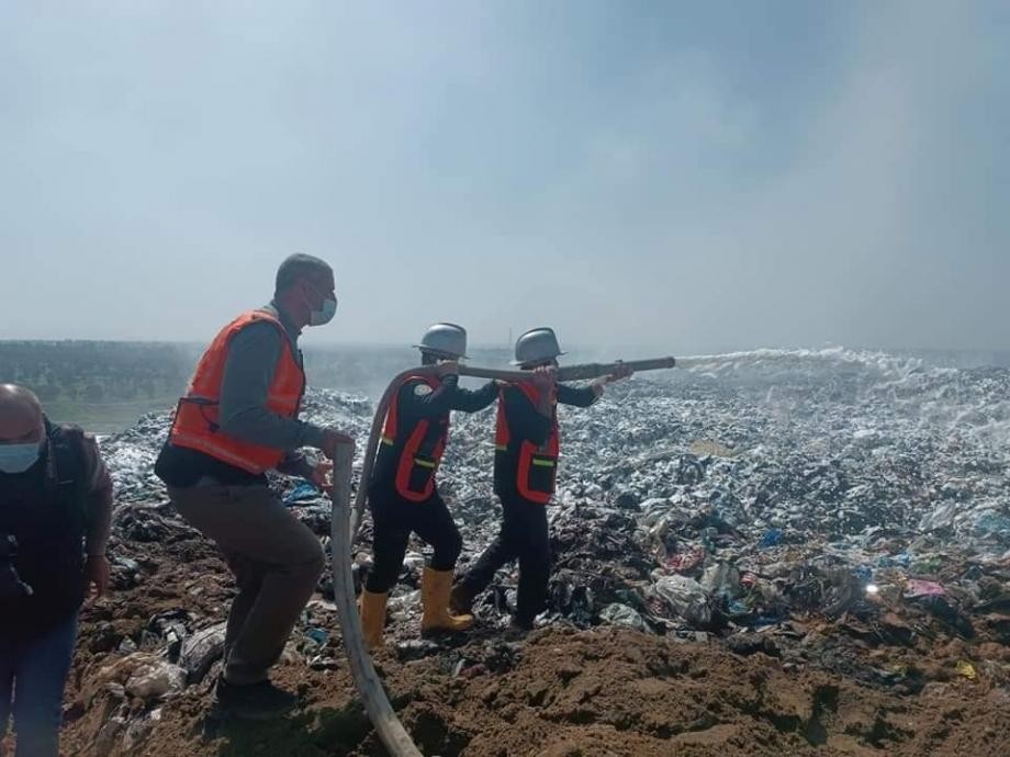 الدفاع المدني يعلن سيطرته على حريق مكب النفايات شرق غزة