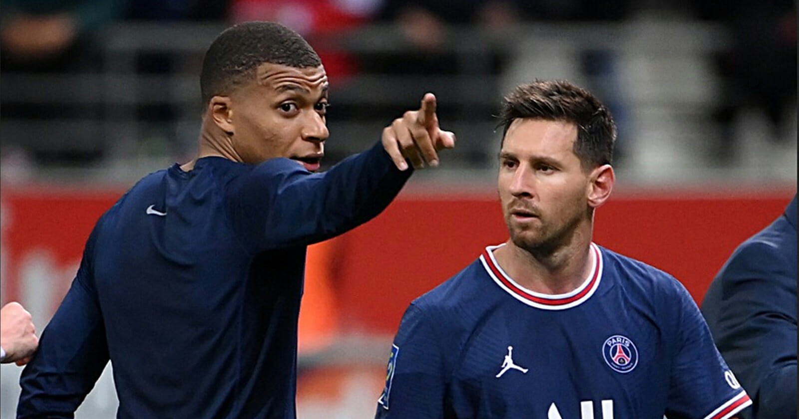 هل يفسد راتب مبابي تجديد عقد ميسي؟