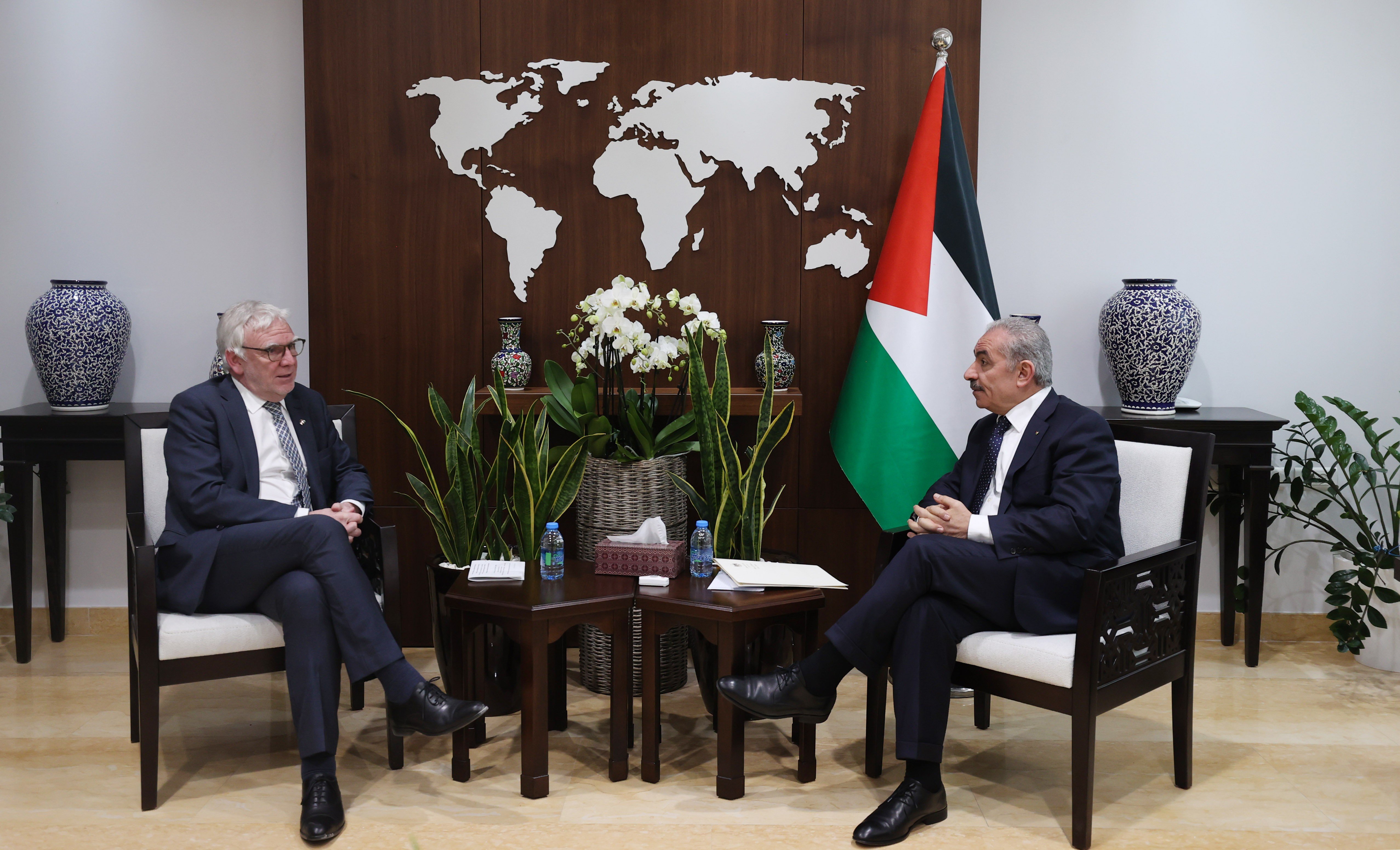 اشتية خلال استقبال وزير ألماني: القوانين الإسرائيلية تُهدّد الفلسطينيين