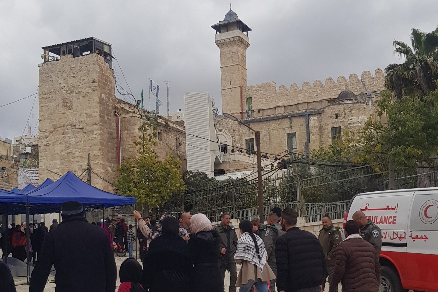 "أوقاف الخليل" تستنكر اقتحام قوات الاحتلال الحرم الإبراهيمي