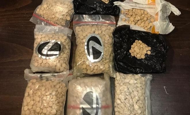 الشرطة بغزة تضبط كمية من المخدرات وتوقف مروج ومطلوبَين