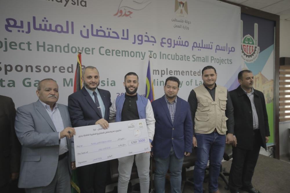 غزة: اختتام مشروع "جذور" لدعم واحتضان المشاريع الصغيرة