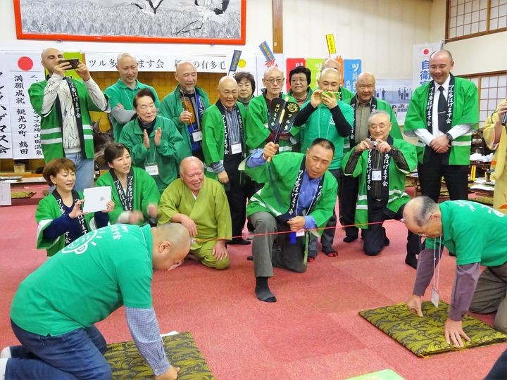 لعبة للرجال "الصلع" تعود لليابان بعد توقف 3 سنوات..