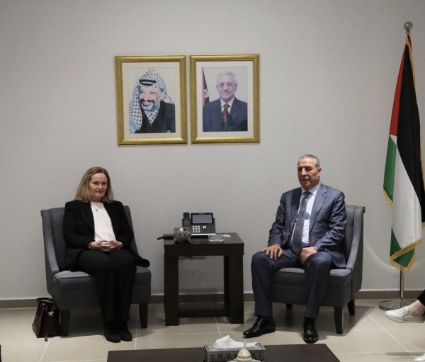 الشيخ يبحث مع القنصل البريطاني التطورات الفلسطينية