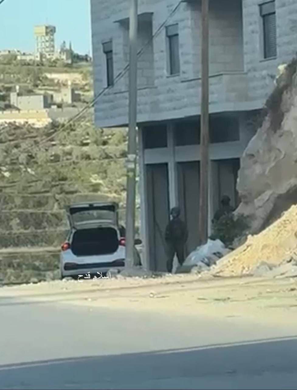 واعتقال آخر