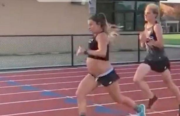 عداءة أمريكية تجرى لمدة 5 دقائق فى أخر شهر من الحمل