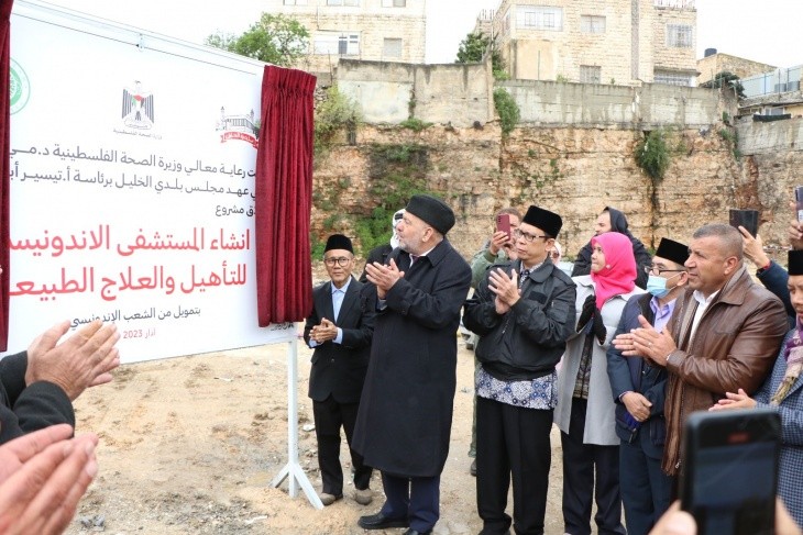 وضع حجر الأساس للمستشفى التأهيلي في الخليل