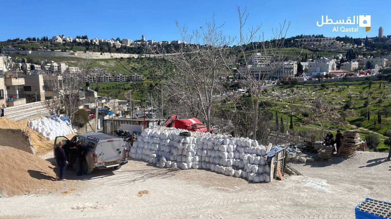 الاحتلال يهدم معمل طوب في حي واد الجوز بالقدس المحتلة
