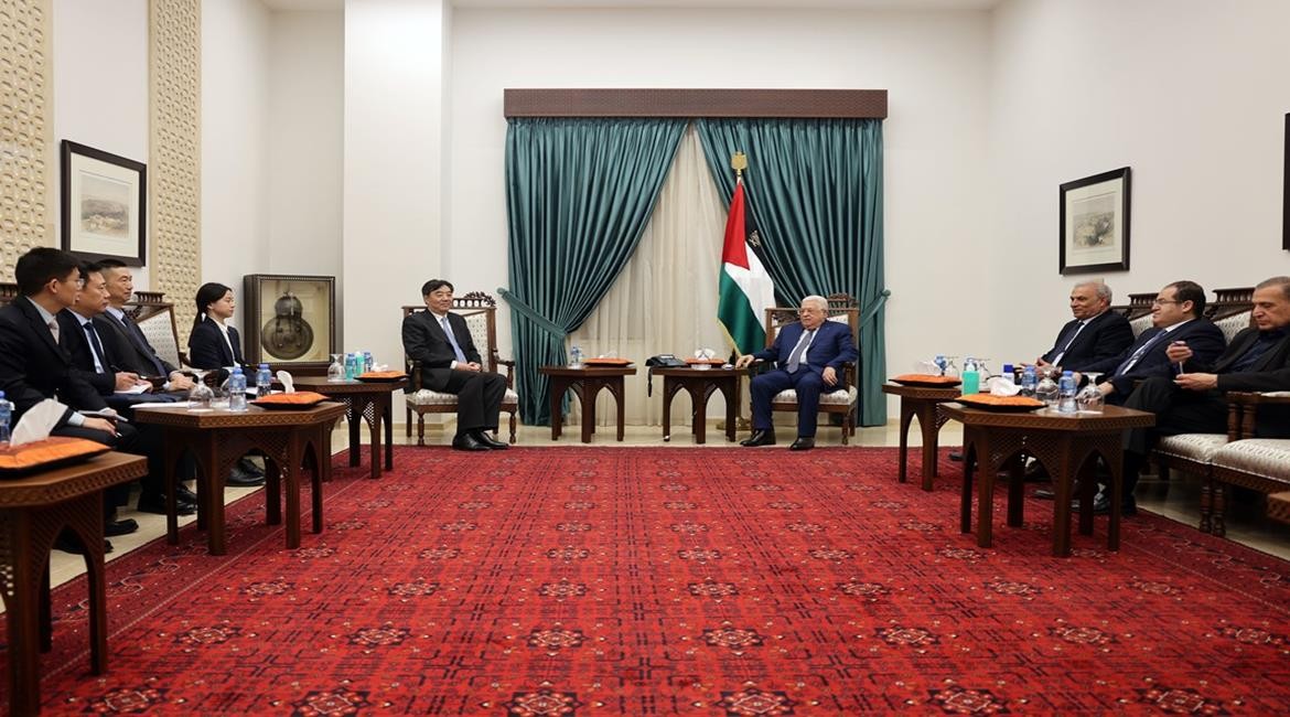 تفاصيل لقاء الرئيس عباس بالمبعوث الصيني الخاص لعملية السلام في الشرق الأوسط