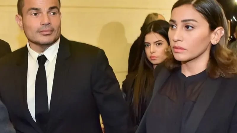 شاهد: ظهور عمرو دياب في عزاء والد دينا الشربيني يشغل بال الجمهور