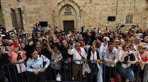 كنائس القدس تُؤكد رفضها لكل محاولات التضييق على المحتفلين بسبت النور