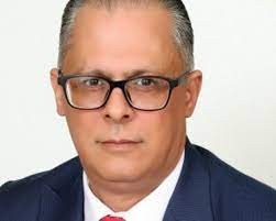 ليس في أمريكا وحدها تصنع السياسة!