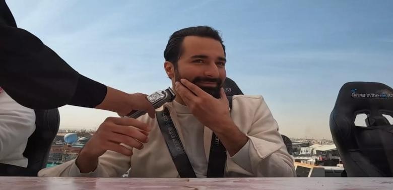 رامز جلال يحلق "دقن" أحمد حاتم في "رامز نيفر إند"