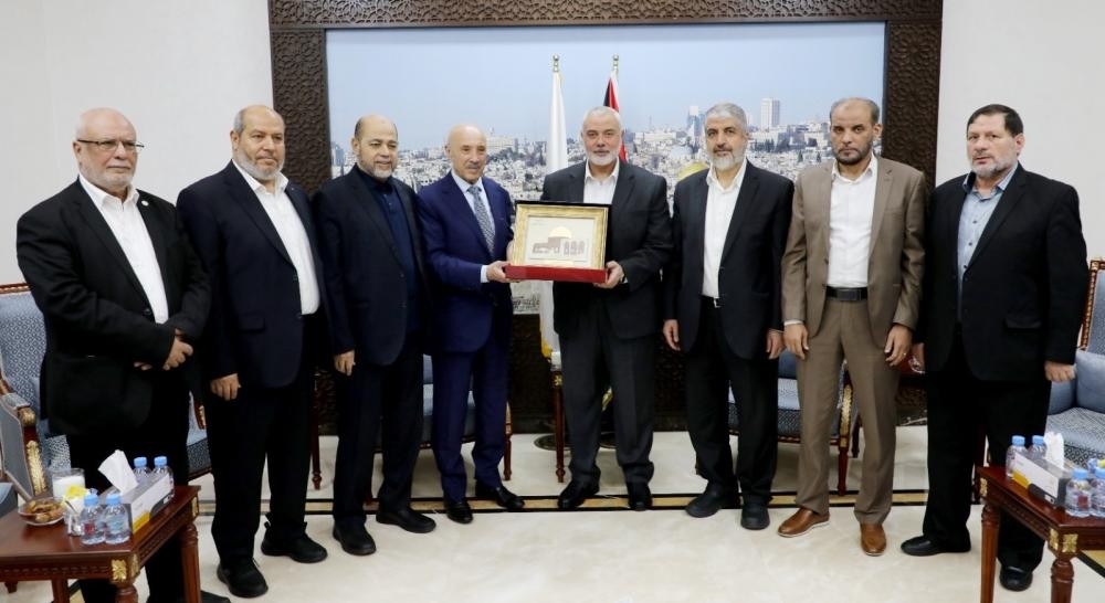 تفاصيل لقاء "حماس" مع السفير الجزائري في الدوحة
