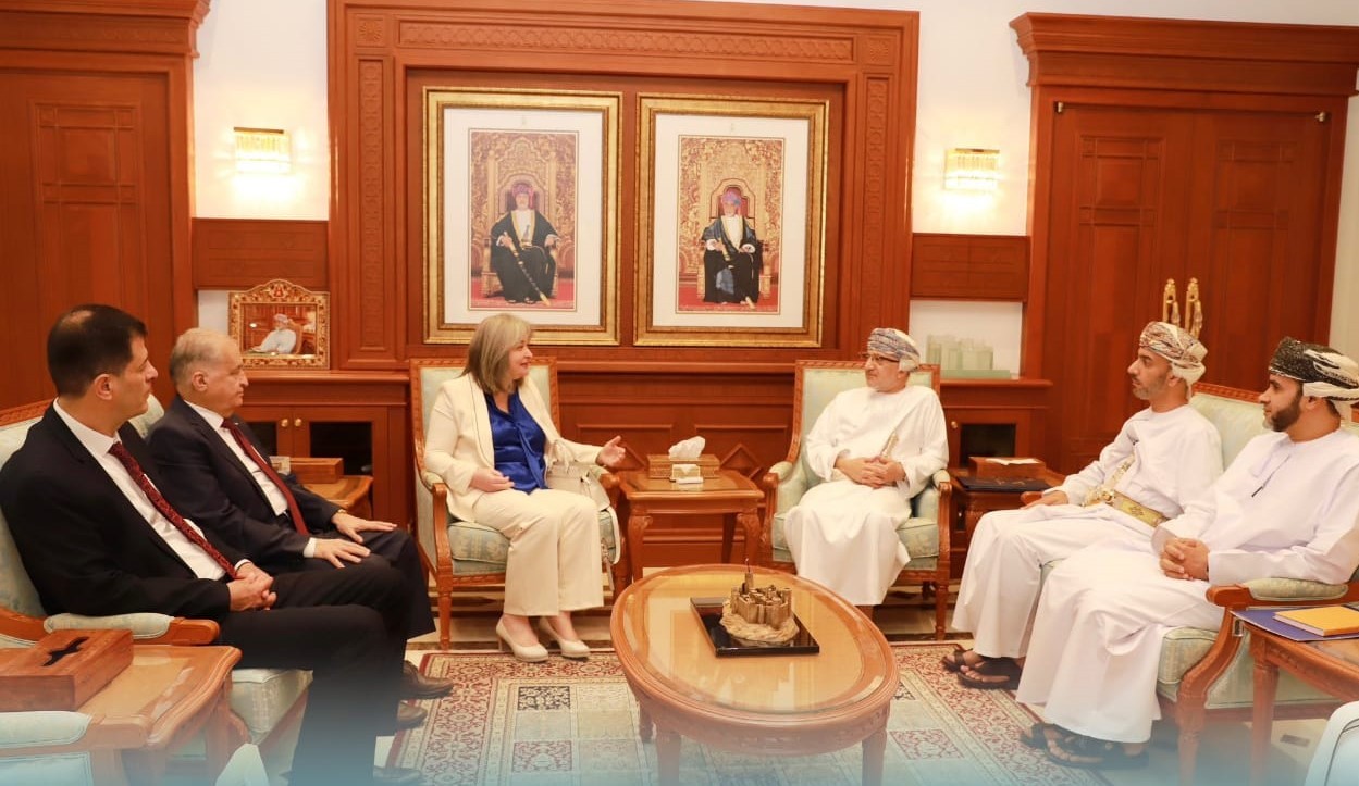 معايعة تبحث مع نظيرها العماني سبل تعزيز التعاون