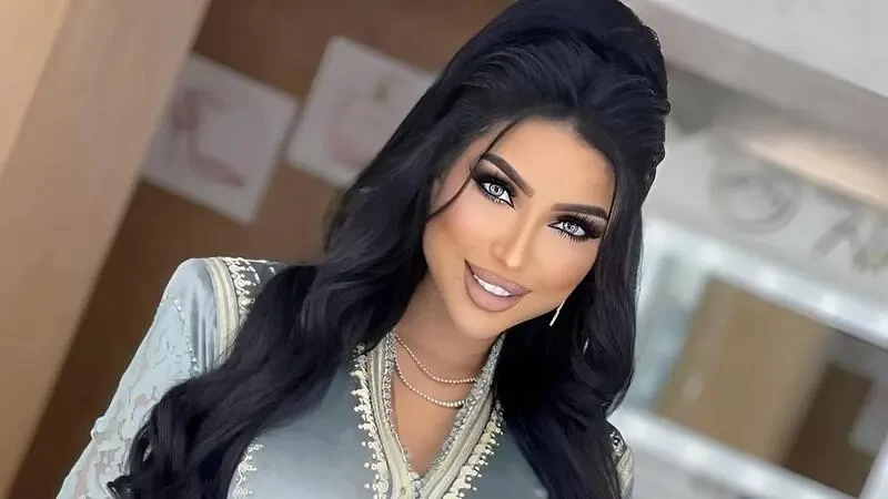 شاهد: دنيا بطمة وابنتها غزل بالجلابية.. والمتابعون يشبهونها بحلا الترك