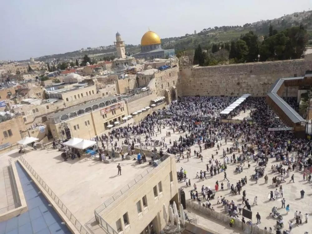 صحيفة عبرية تكشف سبب تراجع أعداد المستوطنين المشاركين في اقتحام الأقصى