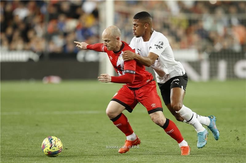 بالصور : فالنسيا يخطف نقطة ثمينة من فاليكانو