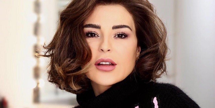 شاهد: ماغي بو غصن تخطف الأنظار بإطلالة براقة في "للموت 3"