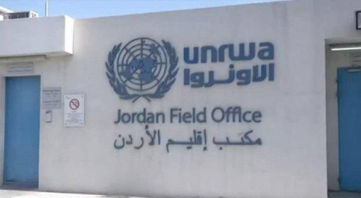 السفارة الفلسطينية تُوزع مساعدات مالية على اللاجئين الفلسطينيين المُهجرين إلى الأردن
