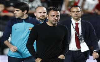 تشافي يحدد أول الراحلين عن برشلونة