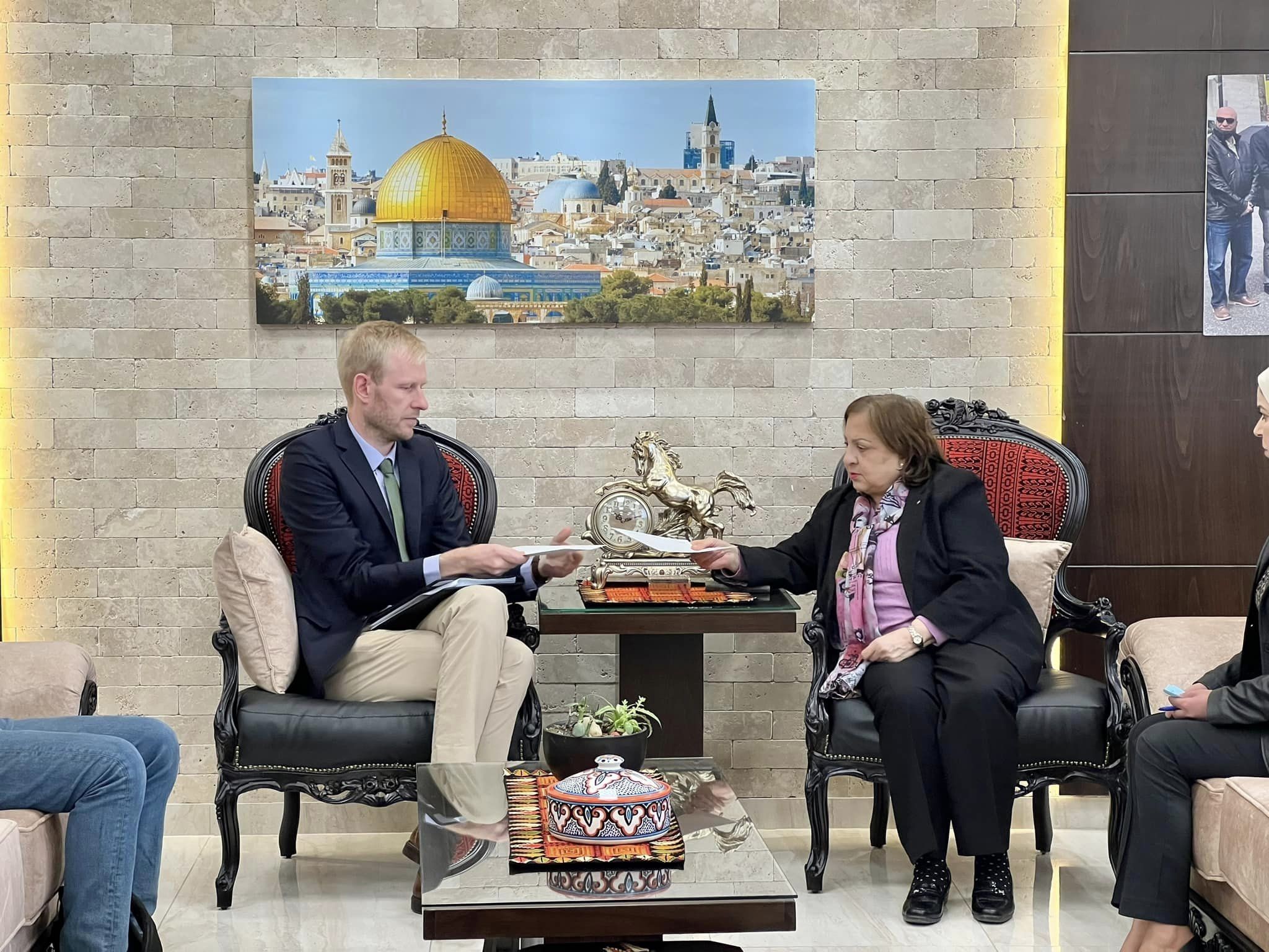 الكيلة توجّه رسالة عاجلة للصليب الأحمر حول حماية مراكز العلاج وطواقم العمل الصحي في فلسطين