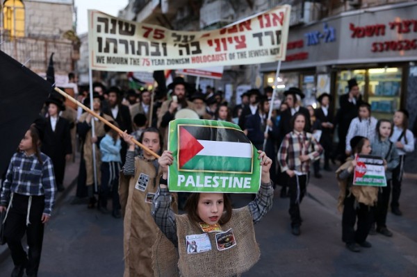 حركة "ناطوري كارتا" تنظم مظاهرة في القدس تنديدًا بالاحتلال