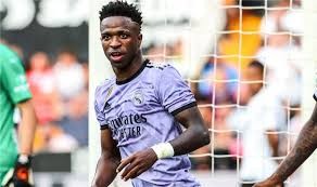 إلغاء طرد فينيسيوس وغلق مدرجات فالنسيا