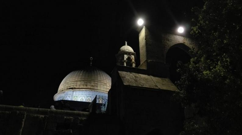 الاحتلال يمنع رفع أذان المغرب في المسجد الأقصى