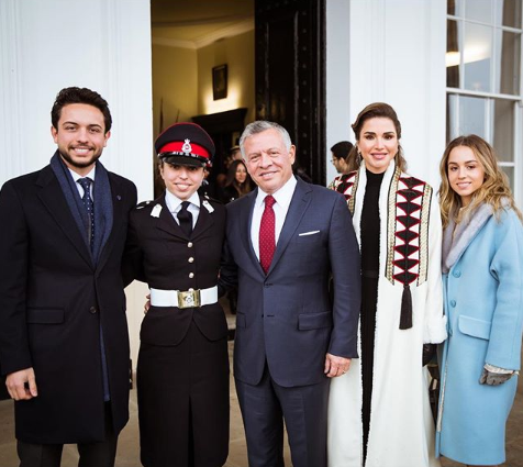 لقطات مؤثرة لـ تخرج الاميرة سلمى ابنة ملك الأردن من الجامعة