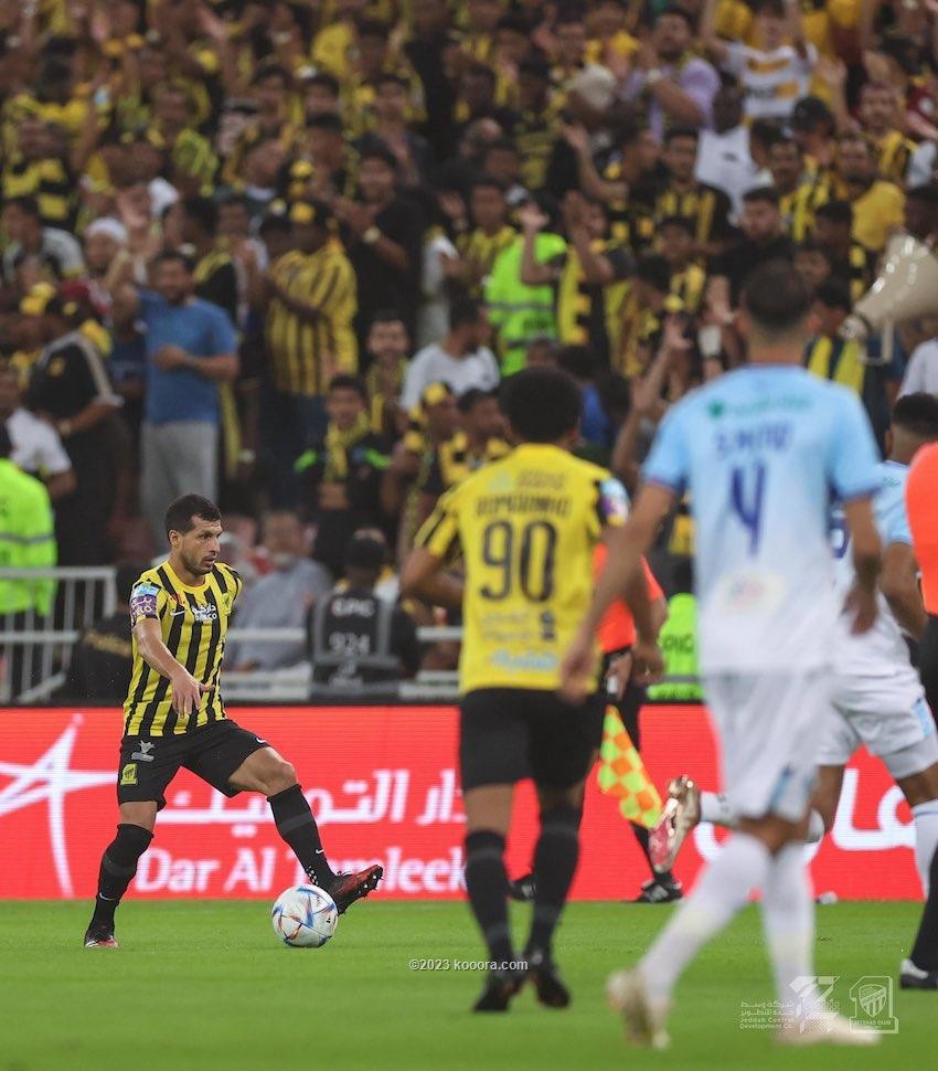 الاتحاد يكتسح أبها ويبتعد بصدارة الدوري السعودي