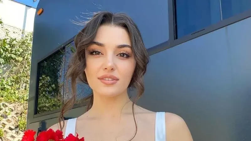 شاهد: هاندا ارتشيل تلفت الأنظار بالشعر الأشقر في أحدث جلسة تصوير