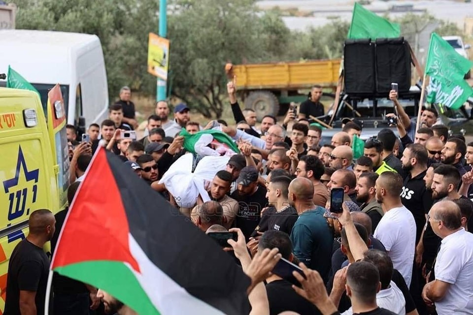 جماهير شعبنا تُشيع جثمان الشهيد علاء خضير في نابلس