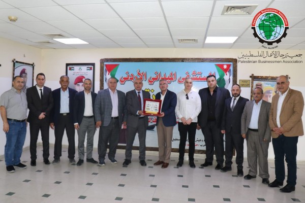 وفد من جمعية رجال الأعمال يزور المستشفى الميداني الأردني بغزة