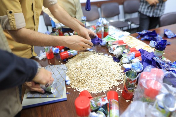 الشرطة بغزة تُحبط تهريب 30 ألف حبة مخدرة عبر عبوات "ثلج الأفراح"
