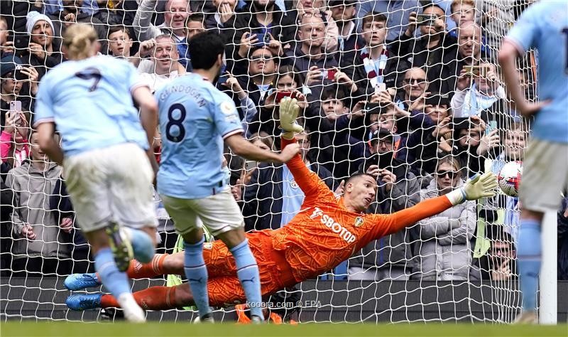 بالصور : مانشستر سيتي يتخطى ليدز ببصمات جوندوجان