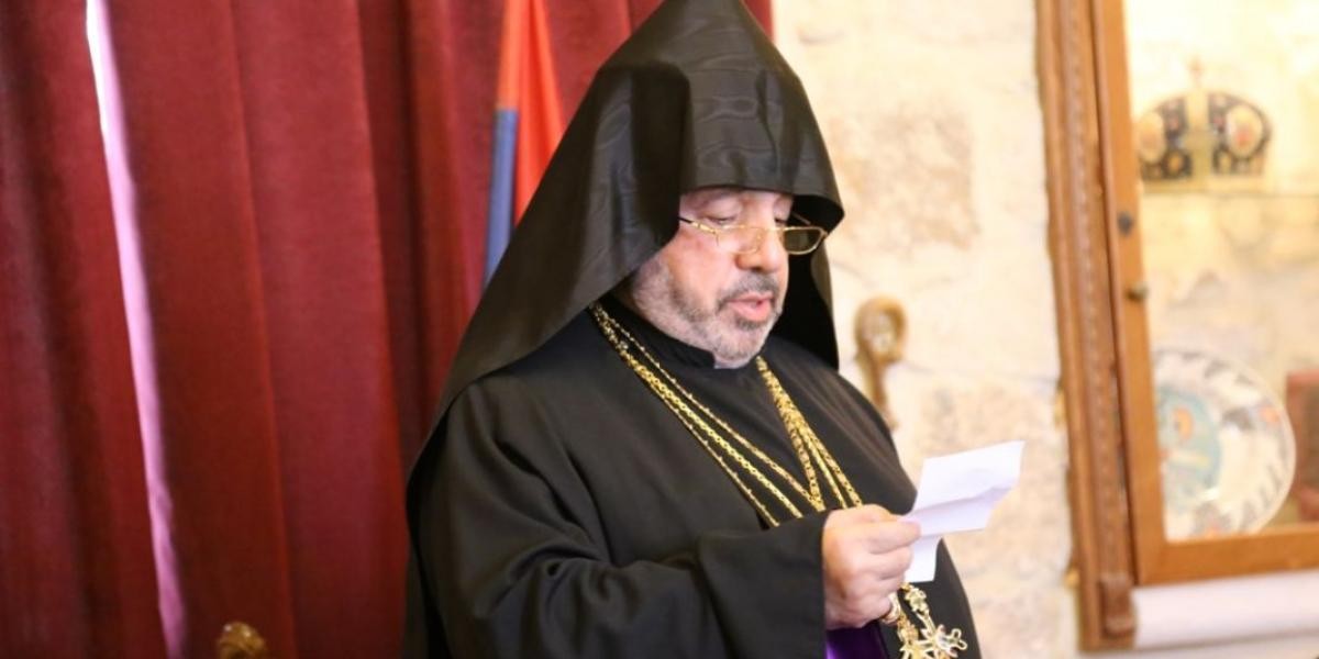 الأردن وفلسطين يُقرران تجميد الاعتراف بالبطريرك الأرمني نورهان مانوغيان