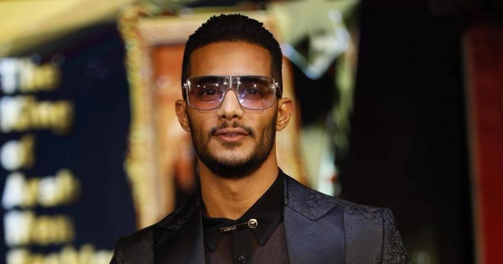 شاهد: محمد رمضان يحتفل بعيد ميلاده بالذهب و النقود و السيجار