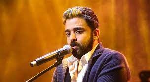 الشاعر عمرو حسن يعلن اعتزاله بسبب أزمة صحية