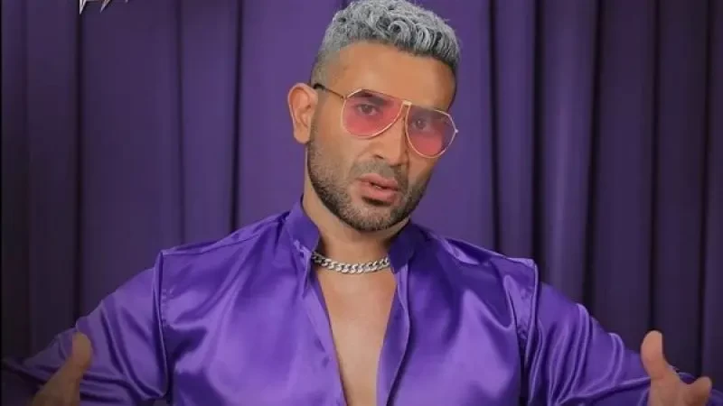شاهد: الفنان المصري "أحمد سعد" بملابس نسائية و قرط و الجمهور في صدمة
