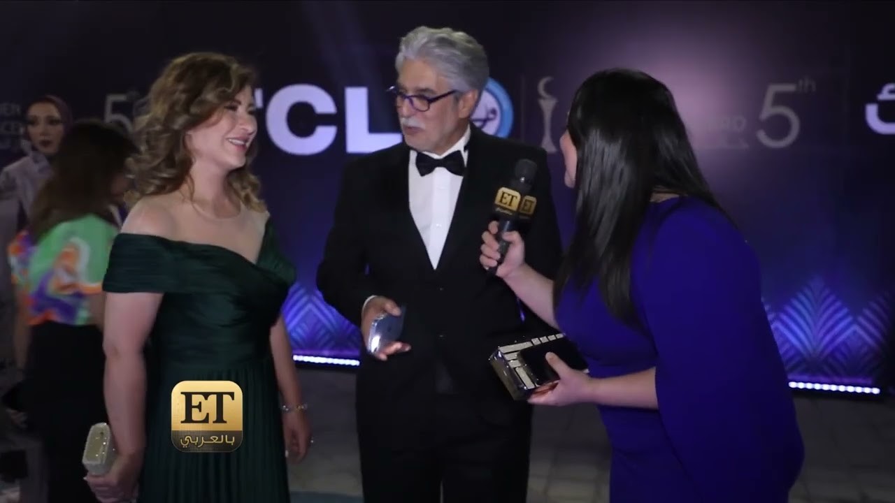 عباس النوري يتغزل بزوجته مباشرة على الهواء