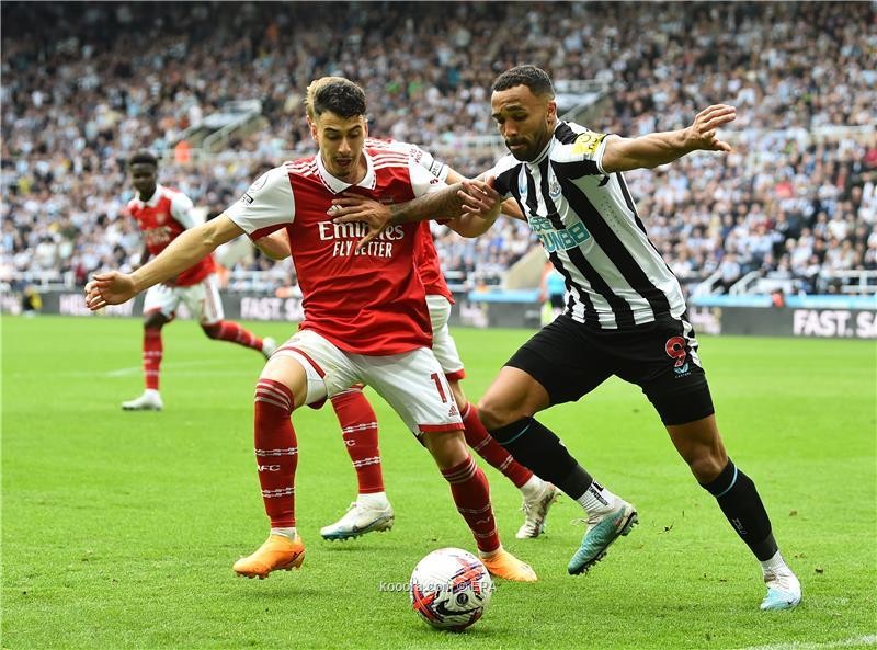 بالصور : آرسنال يصعق نيوكاسل ويضيق الخناق على السيتي