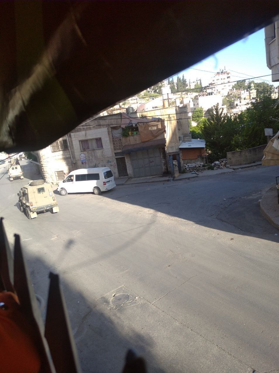 جيش الاحتلال يُعلن مقتل كلب عسكري خلال عملية اقتحام نابلس