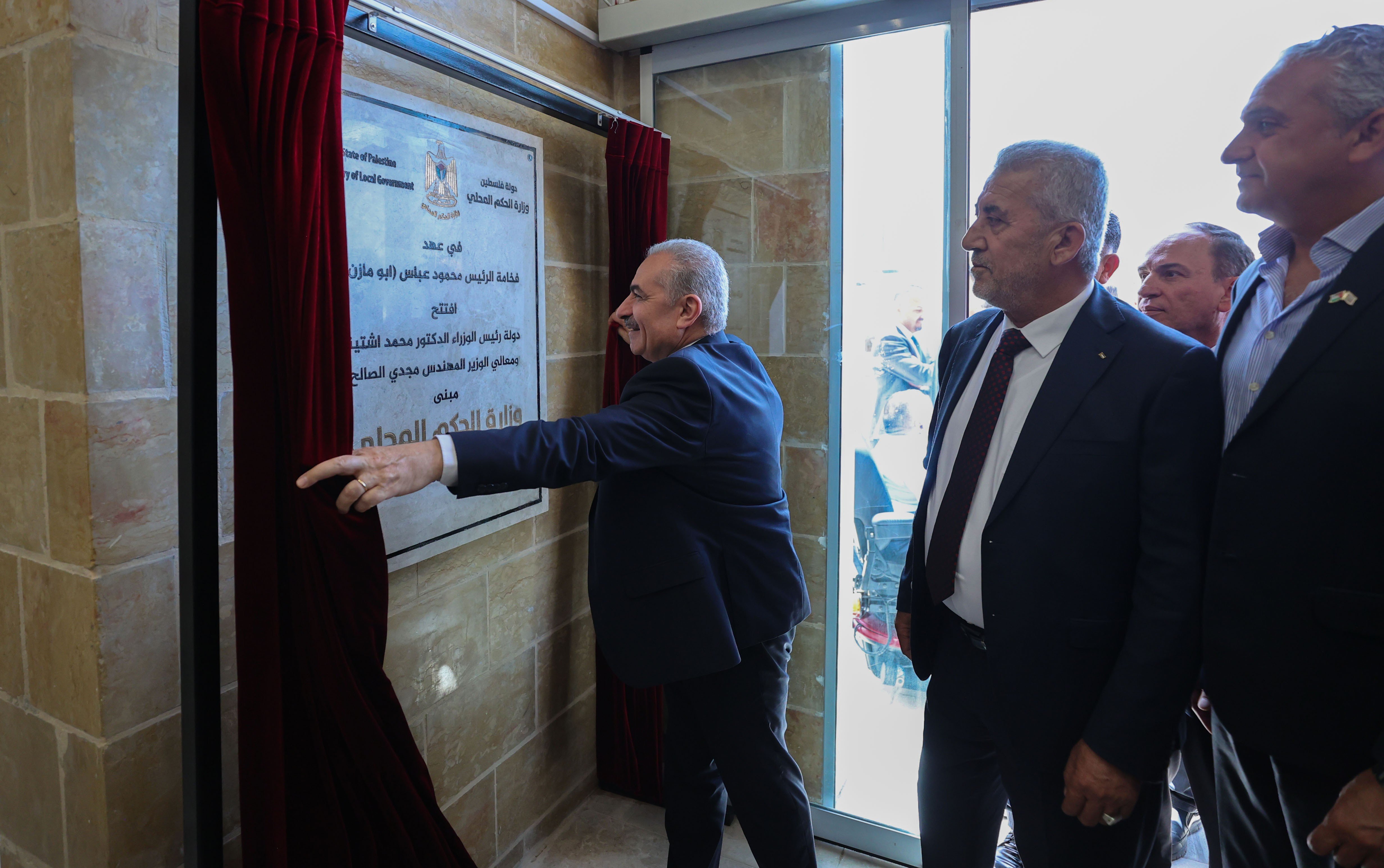 اشتية: "إسرائيل" تضرب جميع بيانات التنديد بعرض الحائط