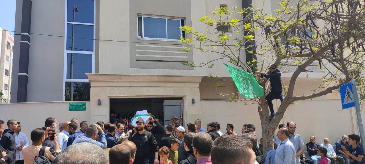 جماهير شعبنا تُشيع جثامين شهداء العدوان الإسرائيلي على غزة