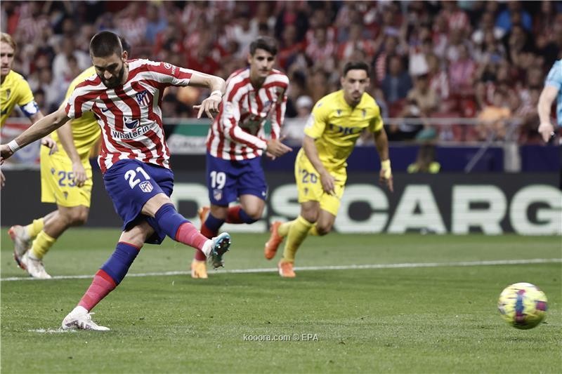 بالصور : أتلتيكو يزيح ريال مدريد عن وصافة الليجا بخماسية في مرمى قادش